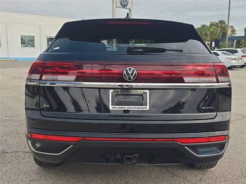 Used 2025 Volkswagen Atlas Cross Sport SE AWD/4WD image 4
