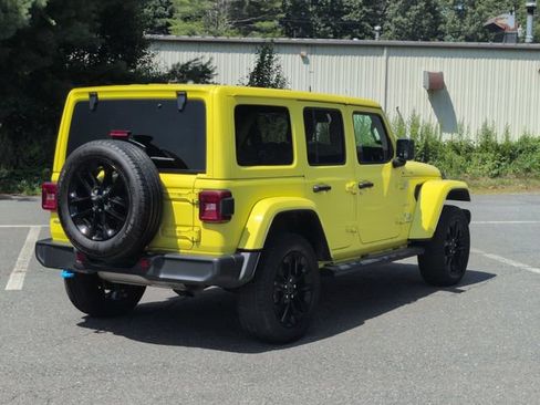 Used 2024 Jeep Wrangler Unlimited Sahara w/ Technology Group AWD/4WD image 5