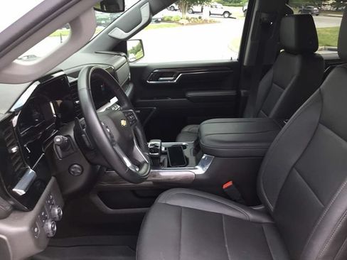 Used 2023 Chevrolet Silverado 1500 LTZ AWD/4WD image 9