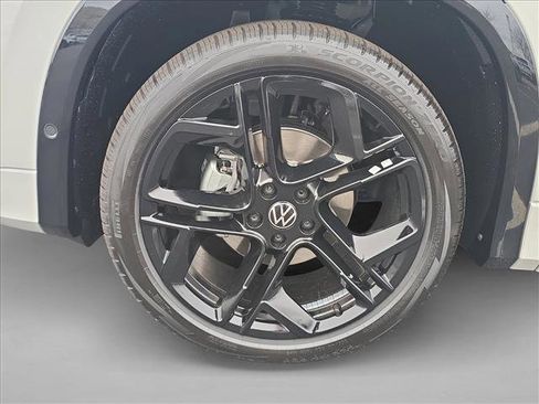 New 2026 Volkswagen Tiguan SE R-Line image 9