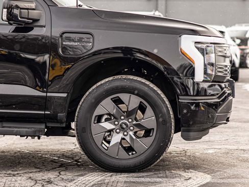 Used 2022 Ford F150 Lightning Lariat image 10