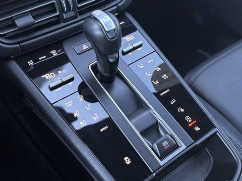 Certified 2022 Porsche Macan image 29