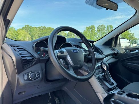 Used 2016 Ford Escape SE w/ Equipment Group 201A FWD image 14