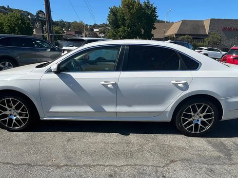 Used 2013 Volkswagen Passat TDI SE image 4