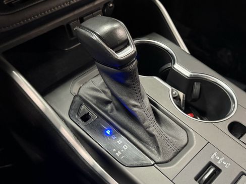 Used 2021 Toyota Highlander XLE image 29