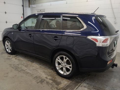 Used 2014 Mitsubishi Outlander GT AWD/4WD image 3