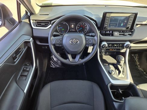 Used 2022 Toyota RAV4 LE AWD/4WD image 12