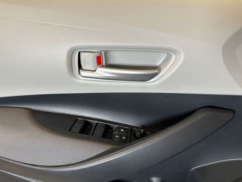 Used 2020 Toyota Corolla LE image 19