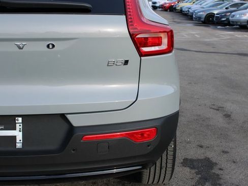 Used 2025 Volvo XC40 B5 Plus image 44