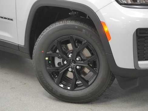 New 2026 Jeep Grand Cherokee Altitude AWD/4WD image 4