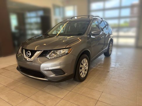 Used 2016 Nissan Rogue S w/ Appearance Package FWD image 4