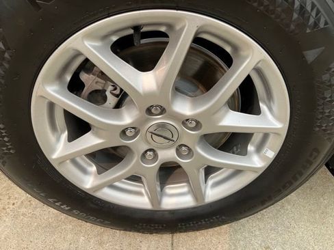 Certified 2024 Chrysler Pacifica Touring-L FWD image 7