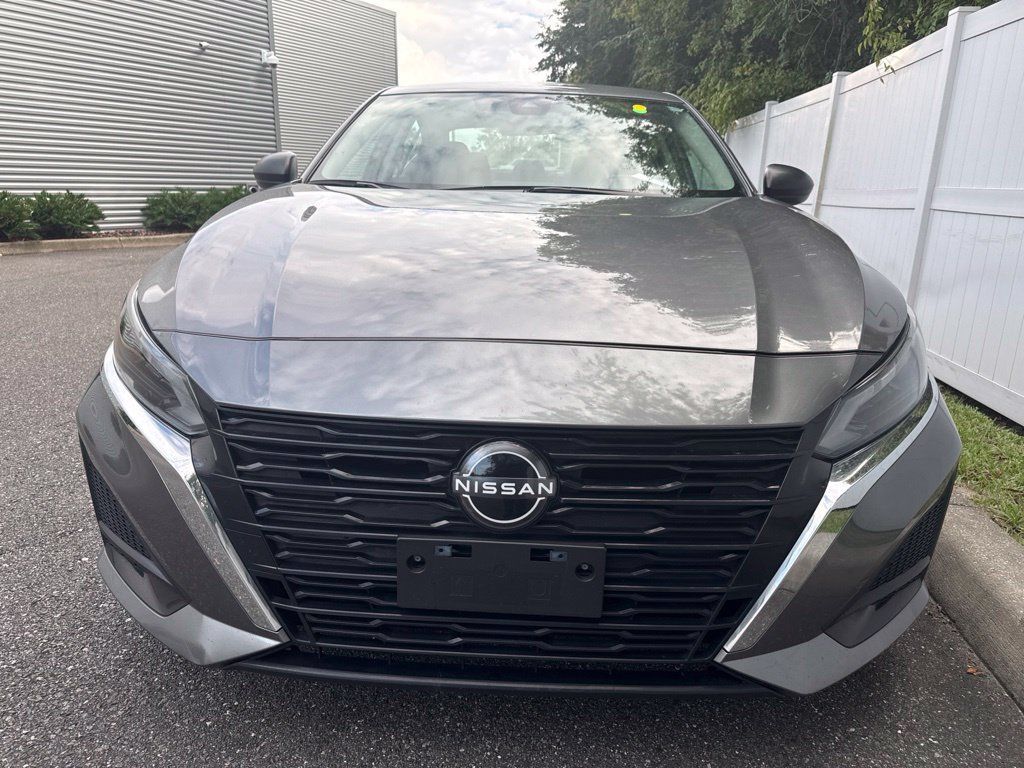 Used 2024 Nissan Altima 2.5 SV FWD image 4