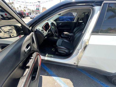Used 2019 Jeep Compass Trailhawk AWD/4WD image 10