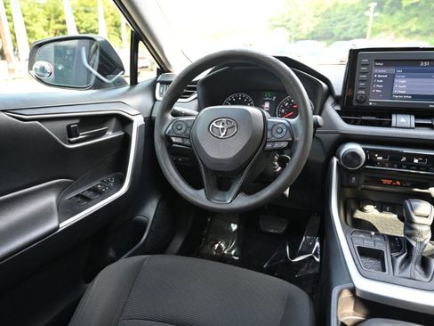 Used 2021 Toyota RAV4 LE FWD image 9