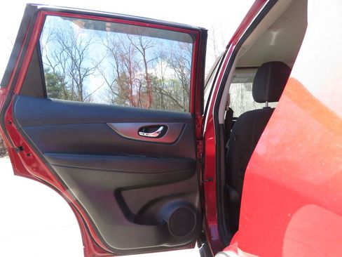 Used 2016 Nissan Rogue SV w/ SV Premium Package AWD/4WD image 19