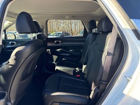 Used 2025 Kia Sorento EX w/ EX Panoramic Sunroof Package image 15