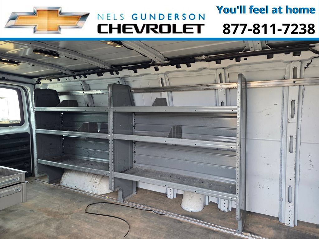Used 2017 Chevrolet Express 3500 Extended RWD image 10