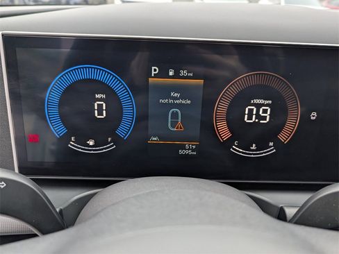 Certified 2025 Hyundai Santa Cruz SEL image 11