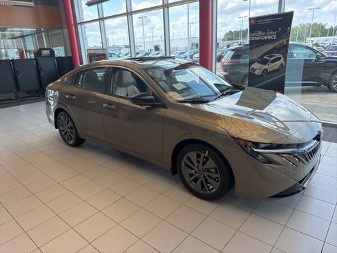 New 2026 Nissan Sentra SL w/ Floor Mat Package FWD image 5