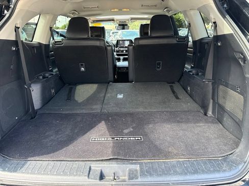 Used 2020 Toyota Highlander Limited FWD image 22