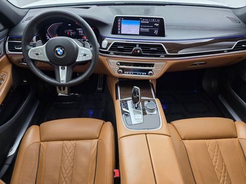 Used 2022 BMW 740i w/ M Sport Package RWD image 14