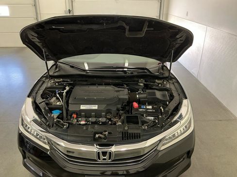 Used 2016 Honda Accord Touring image 28