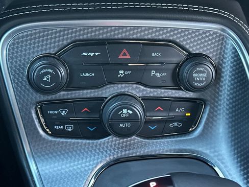 Used 2015 Dodge Challenger SRT Hellcat image 19