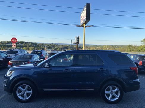 Used 2016 Ford Explorer XLT w/ Equipment Group 202A AWD/4WD image 8