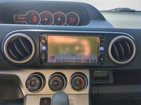 Used 2011 Scion xB FWD image 15