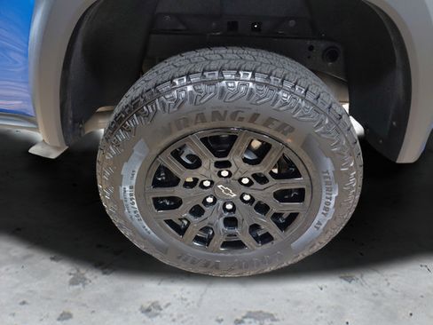 Used 2024 Chevrolet Colorado Trail Boss w/ LPO, Skid Plate Package AWD/4WD image 9