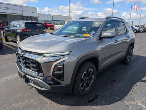 Used 2025 Chevrolet Equinox ACTIV w/ Safety and Technology Package AWD/4WD image 4