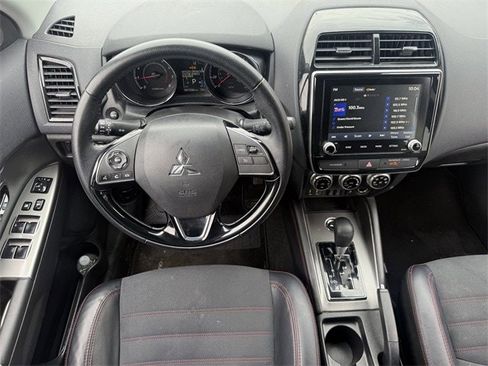 Used 2024 Mitsubishi Outlander Sport SE image 12