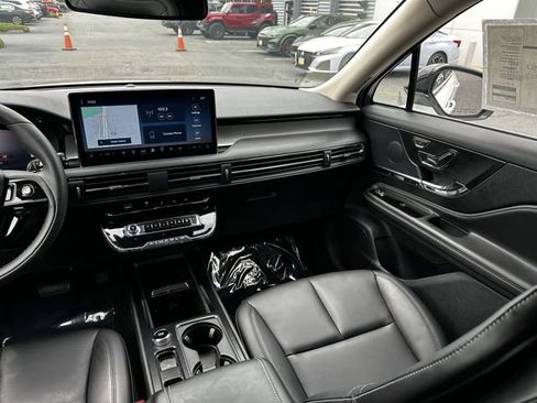 Certified 2024 Lincoln Corsair AWD image 17