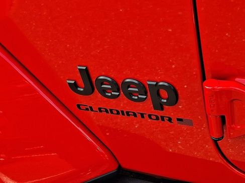 Used 2025 Jeep Gladiator Sport AWD/4WD image 29
