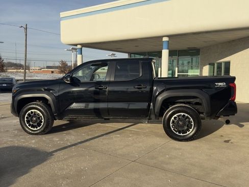 Used 2024 Toyota Tacoma TRD Off-Road image 6