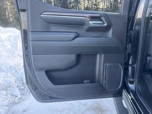 Used 2024 Chevrolet Silverado 1500 LT Trail Boss w/ Convenience Package II image 25