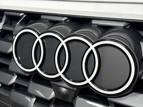 Certified 2025 Audi Q5 Premium w/ 19" Wheel Package AWD/4WD image 29