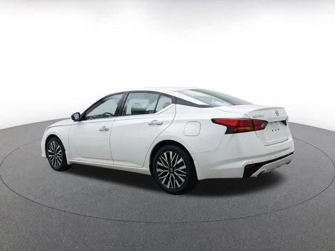 Used 2025 Nissan Altima 2.5 SV FWD image 7