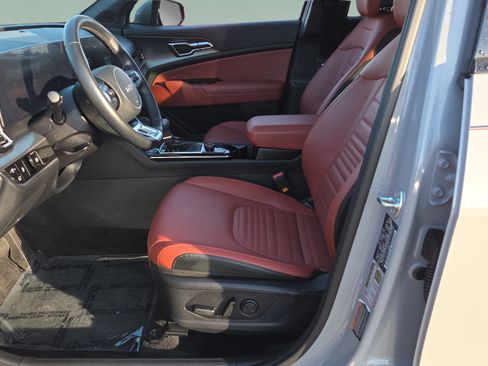 Used 2025 Kia Sportage SX FWD image 9
