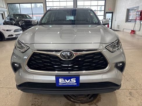 Used 2020 Toyota Highlander Limited image 2