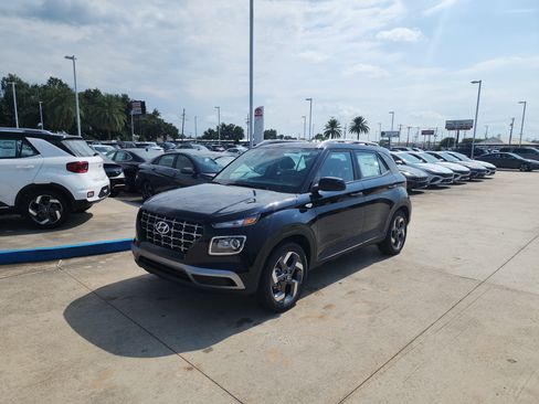 Used 2026 Hyundai Venue SEL FWD image 3