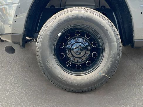 New 2026 RAM 3500 Limited AWD/4WD image 32