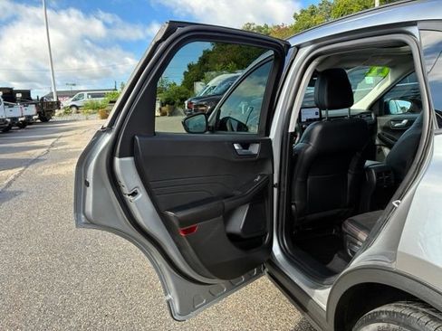 Certified 2022 Ford Escape SEL w/ SEL Stealth AWD Package image 9