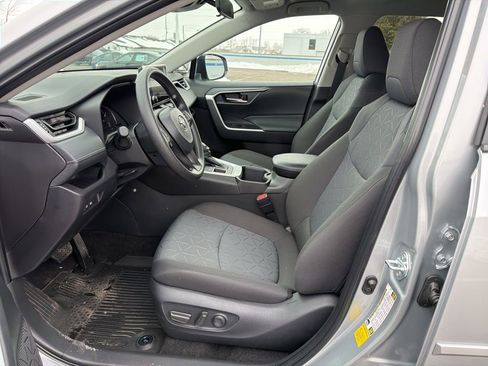 Used 2025 Toyota RAV4 XLE image 17