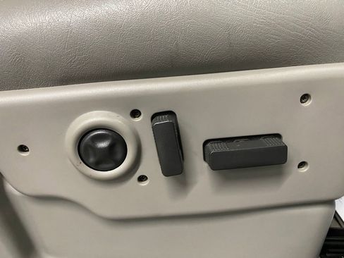 Used 2004 Chevrolet Silverado 3500 LT image 46