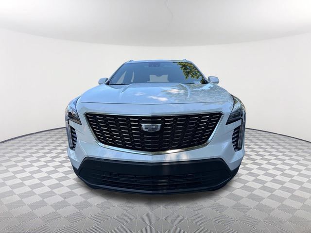 Used 2023 Cadillac XT4 Luxury w/ LPO, Onyx Lite Package FWD image 2
