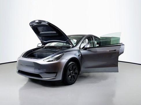 Used 2024 Tesla Model Y Long Range image 30
