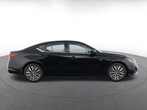 Used 2025 Nissan Altima 2.5 SV FWD image 10