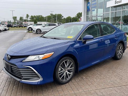 Used 2023 Toyota Camry XLE AWD/4WD image 3